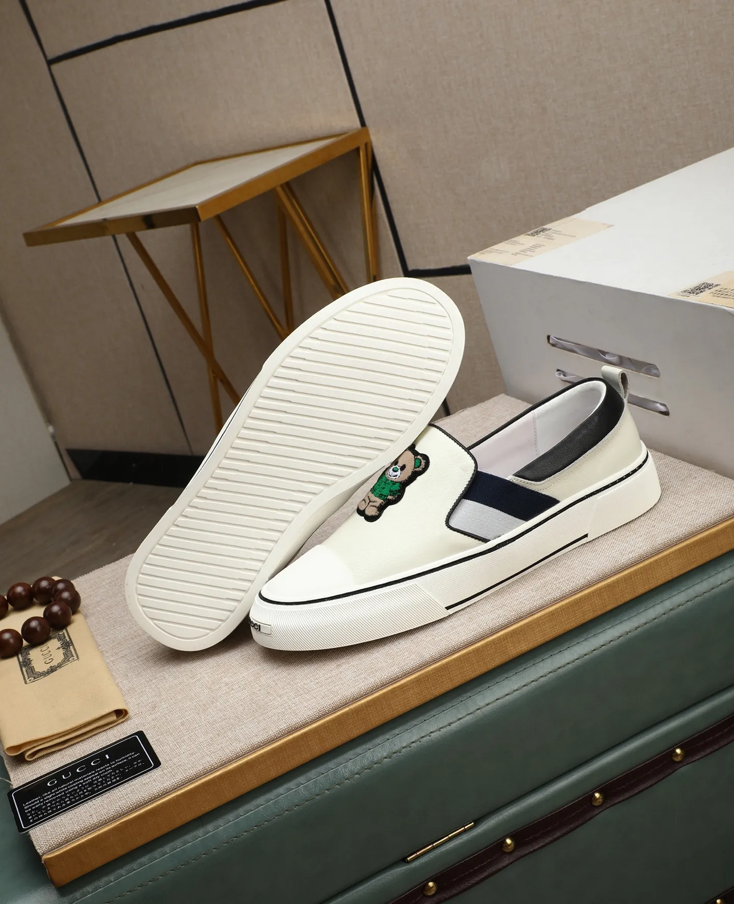 Men's shoes 💰460 GUCCI🔍🔍The latest models are on sale at the same time at the counter. Original calfskin imported from Italy, genuine leather lining, (high-end, extravagant, and classy) with exquisite workmanship. Soles: Original soles specially provided by the original factory. ⚠Exclusive double-layer movable molded soles are super comfortable⚠. Photos of the real thing🎬The real thing is even better🔍🔍"High quality·Follow the order" Code number 38-44